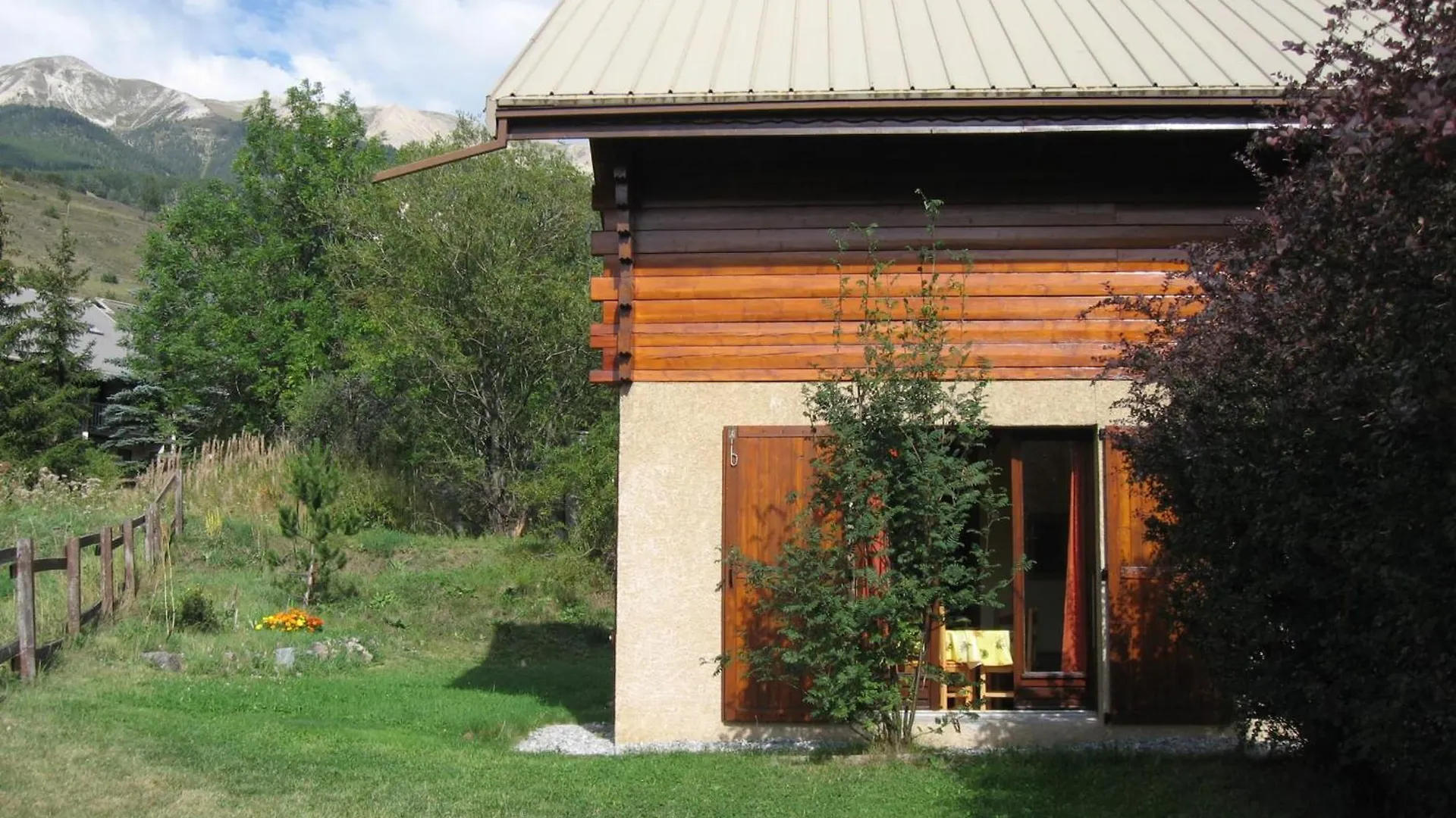 Small Duplex Chalet With Garden contacts